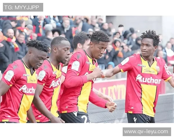 纽卡球迷与马赛当地球迷发生冲突部分人紧急躲入酒吧避难