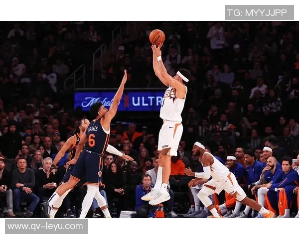 布克谈防守经验与平衡技巧展现自信心态 布克谈防守经验与平衡技巧展现自信心态