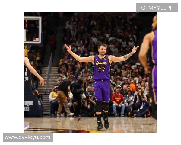 东契奇谈防守进步强调与队友沟通与参与的重要性 东契奇谈防守进步强调与队友沟通与参与的重要性