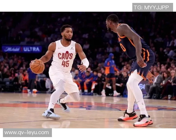 老队友重聚骑士公牛赛前米切尔阿伦与奥科罗亲切交谈回忆往昔